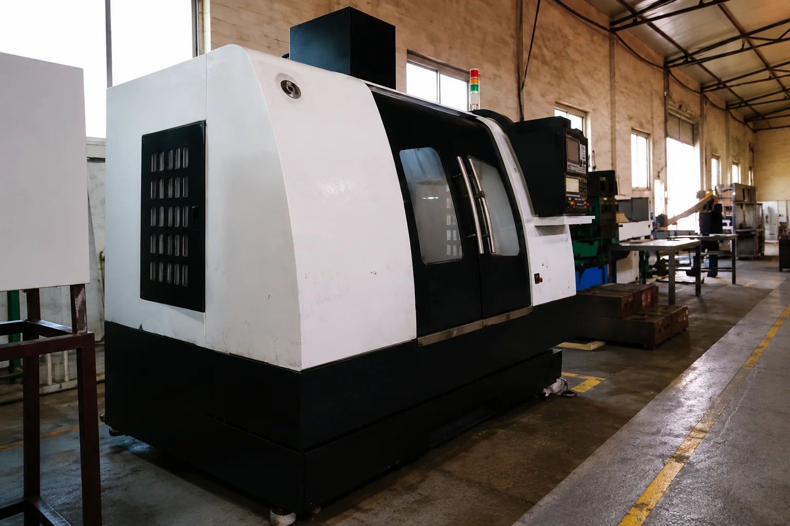 76 токарных станков с ЧПУ